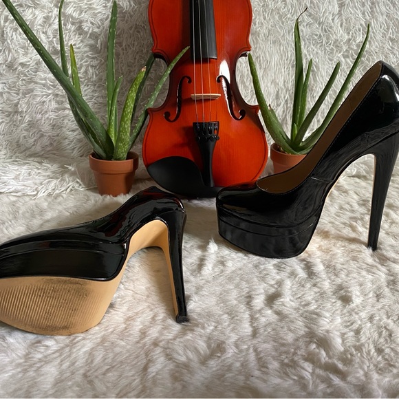 BLACK HIGH HEELED PUMP | 6+ Inches - Picture 9 of 9